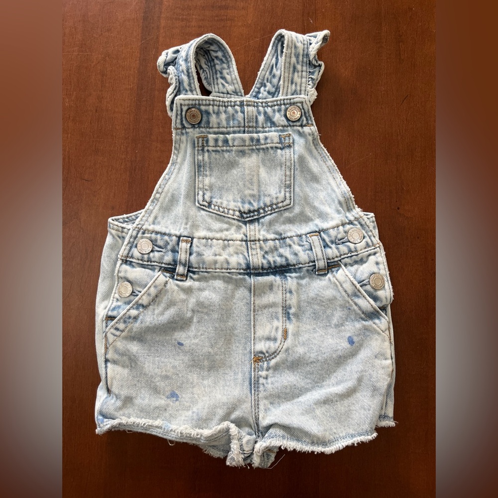Baby Gap light acid wash overalls. Size 12-18 months. Adjustable straps.